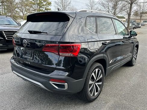 Used 2024 Volkswagen Taos SE image 7