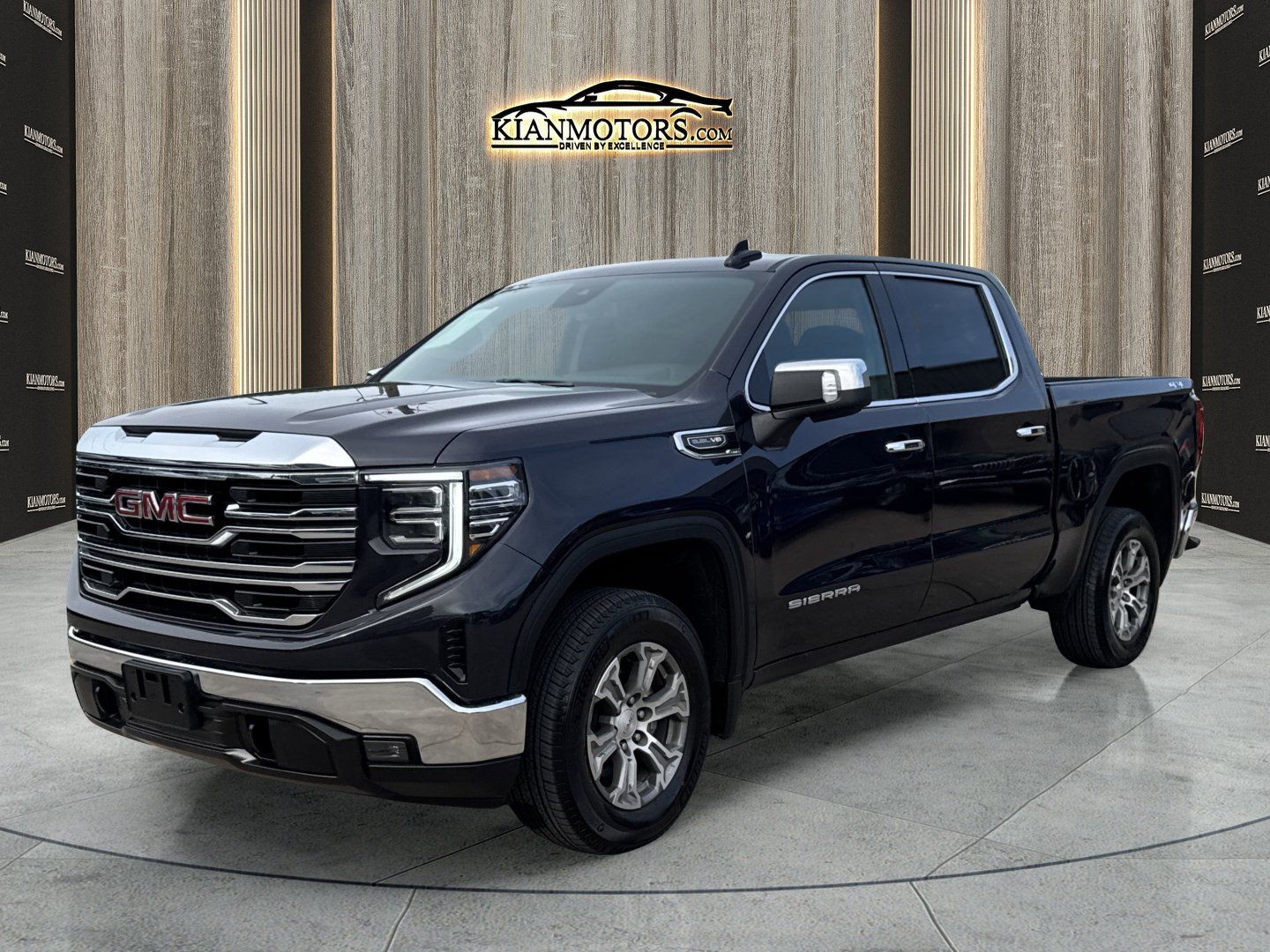 Used 2025 GMC Sierra 1500 SLT AWD/4WD image 2