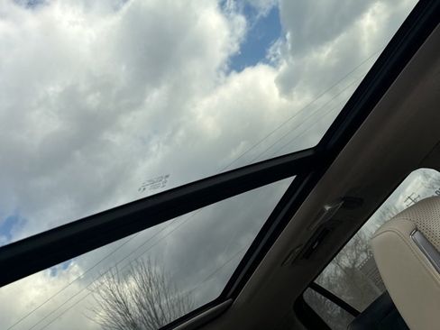 Used 2023 Cadillac Escalade Premium Luxury Platinum image 17