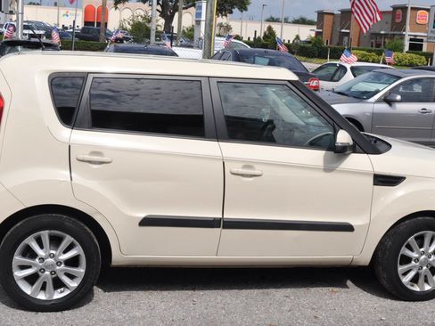 Used 2013 Kia Soul + FWD image 6