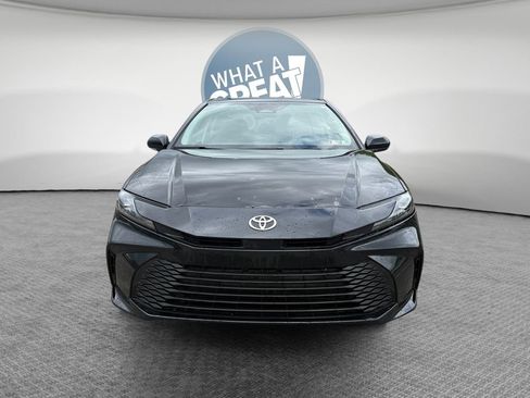 Used 2025 Toyota Camry LE FWD image 9