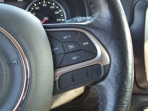 Used 2021 Jeep Renegade Limited image 21