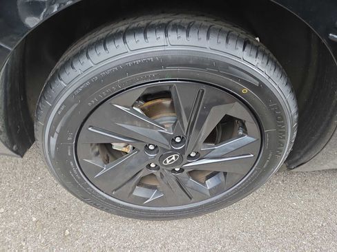 Used 2023 Hyundai Elantra SEL FWD image 3