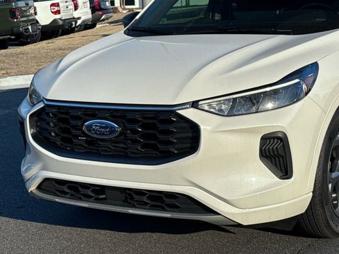 Used 2023 Ford Escape ST-Line w/ Tech Pack #1 image 9