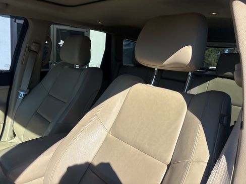 Used 2022 Jeep Grand Cherokee Limited w/ Trailer Tow Group IV image 3