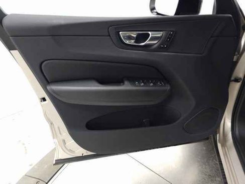 Certified 2025 Volvo XC60 B5 Core image 15