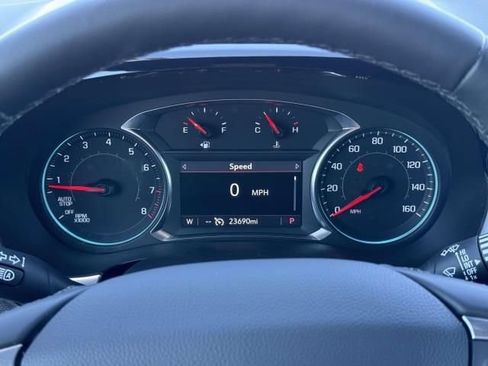 Used 2023 Chevrolet Traverse LT FWD image 17
