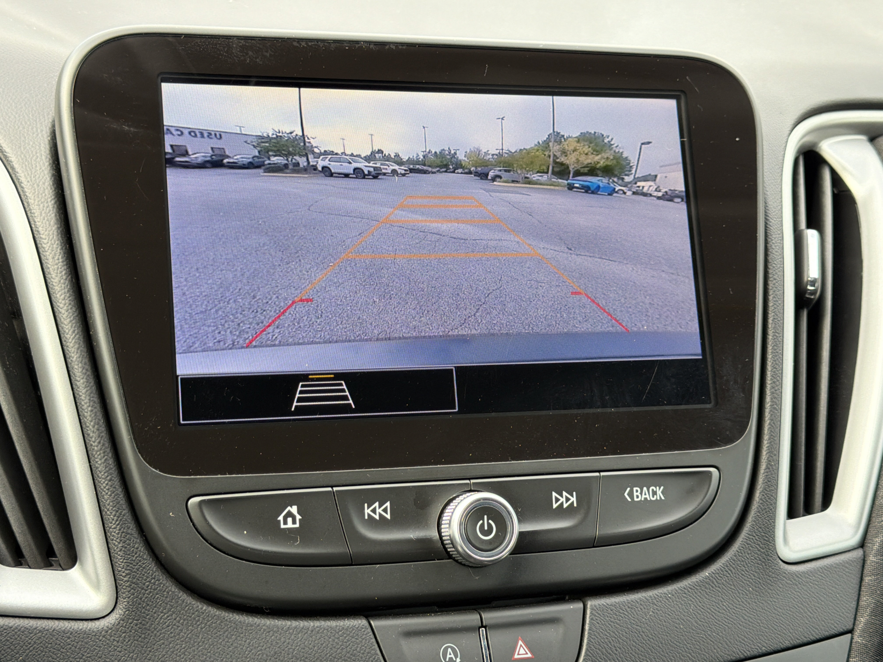 Used 2025 Chevrolet Malibu LT FWD image 17