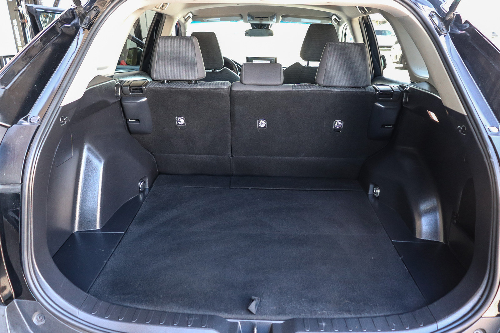 Used 2022 Toyota RAV4 LE FWD image 30