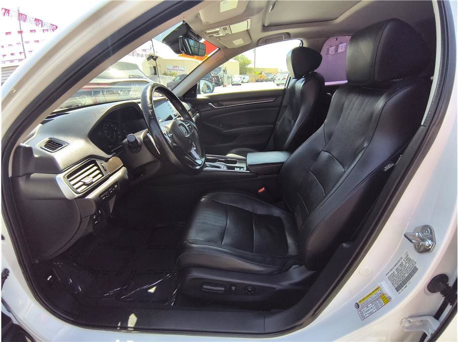 Used 2018 Honda Accord Touring image 9