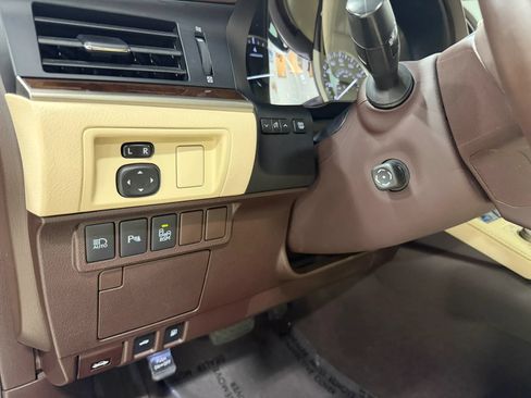 Used 2016 Lexus ES 350 w/ Luxury Package w/Wood Trim FWD image 16