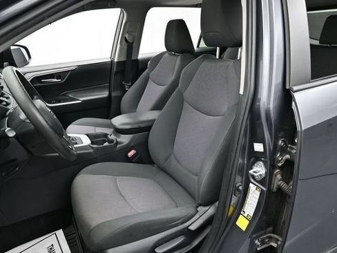 Used 2019 Toyota RAV4 XLE FWD image 11