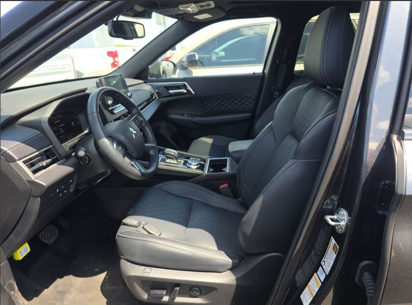 Used 2025 Mitsubishi Outlander SEL Black Edition AWD/4WD image 7