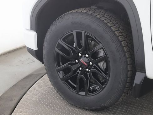 Used 2025 GMC Sierra 1500 Elevation image 13