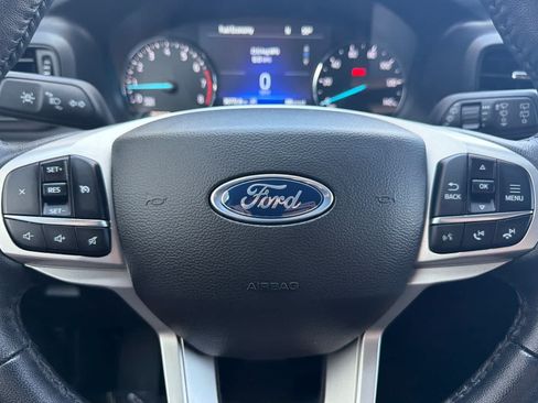 Used 2023 Ford Explorer XLT AWD/4WD image 24