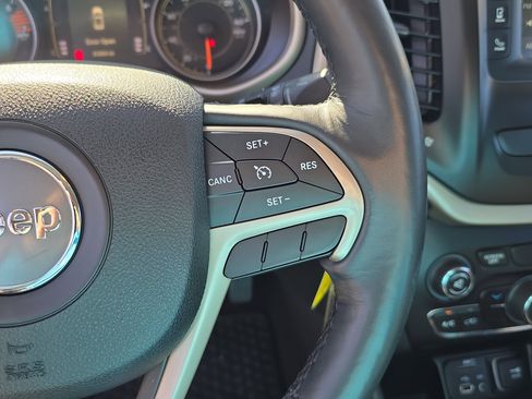 Used 2016 Jeep Cherokee Latitude w/ Cold Weather Group image 32