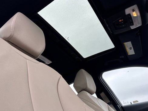 Used 2017 BMW 330e image 14