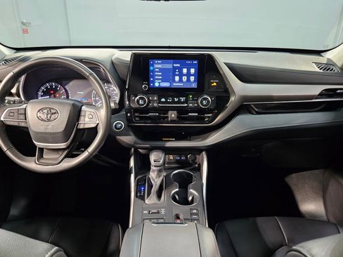 Certified 2024 Toyota Highlander XLE image 10