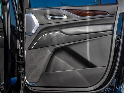 Used 2022 Cadillac Escalade ESV Sport Platinum w/ LPO, ONYX Package image 12