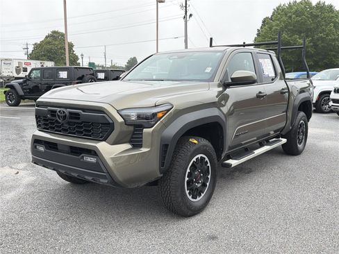 Used 2025 Toyota Tacoma TRD Off-Road AWD/4WD image 2