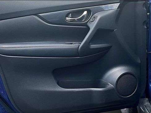 Used 2017 Nissan Rogue SV w/ SV Premium Package AWD/4WD image 20