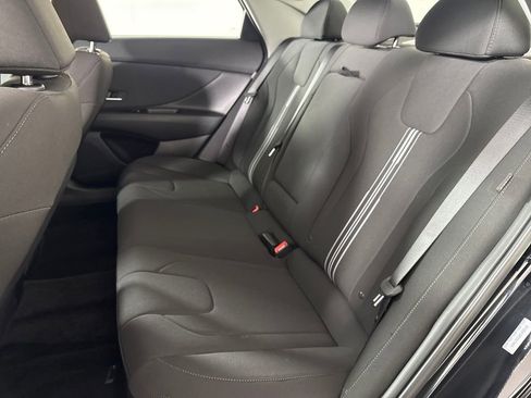 Used 2025 Hyundai Elantra SEL image 16