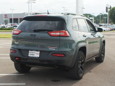 Used 2015 Jeep Cherokee Trailhawk w/ Comfort/Convenience Group AWD/4WD image 14
