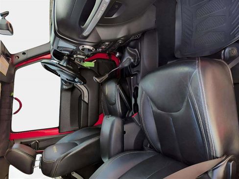 Used 2015 Jeep Wrangler Unlimited Sahara image 18