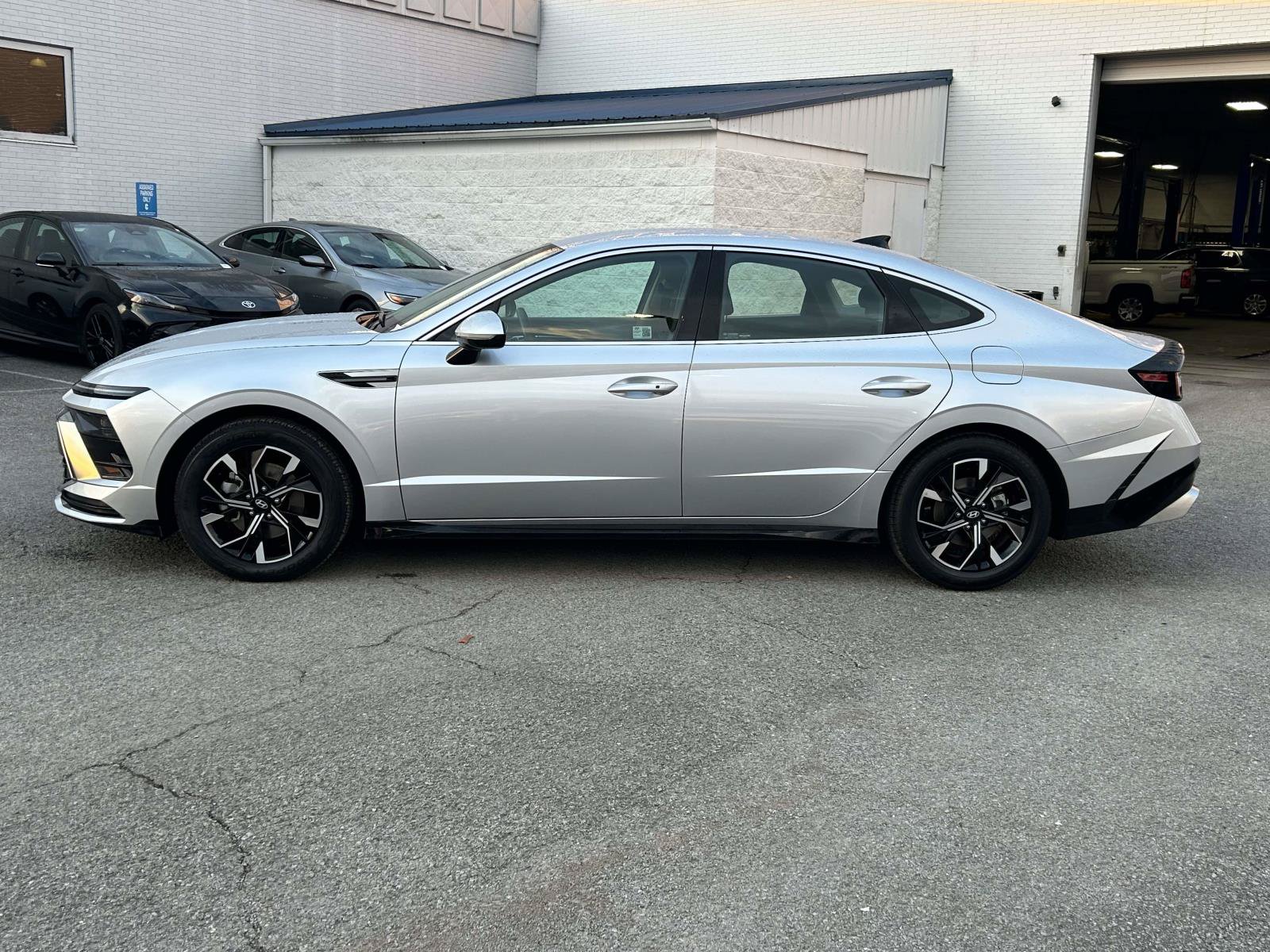 Used 2025 Hyundai Sonata SEL FWD image 4