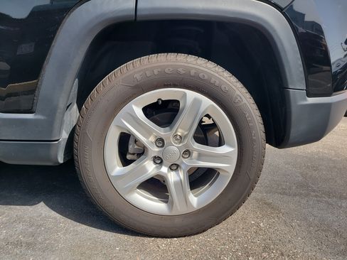 Used 2023 Jeep Compass Latitude AWD/4WD image 8