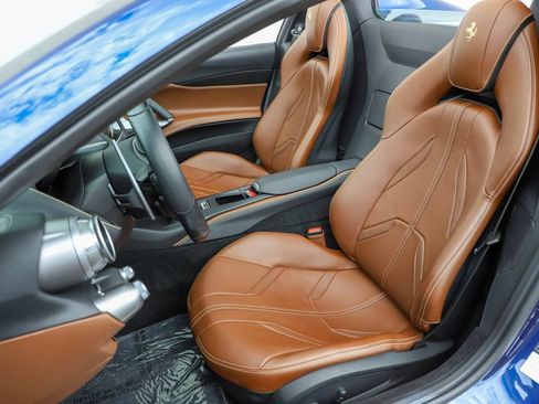 Used 2021 Ferrari 812 GTS RWD image 8