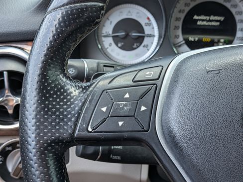 Used 2013 Mercedes-Benz GLK 350 4MATIC image 26