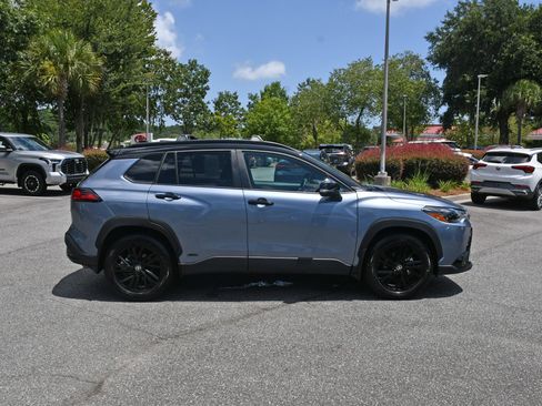 Used 2024 Toyota Corolla Cross AWD Hybrid w/ Moonroof Package image 5