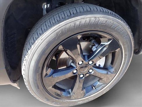 Used 2023 Jeep Grand Cherokee Altitude AWD/4WD image 7