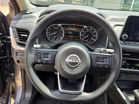 Used 2024 Nissan Rogue SV FWD image 16
