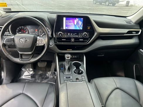 Used 2023 Toyota Highlander XLE image 22