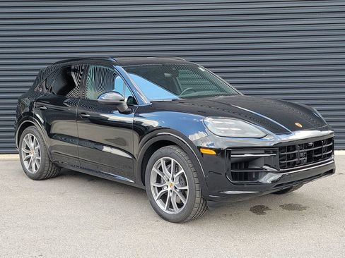 Certified 2025 Porsche Cayenne AWD/4WD image 9