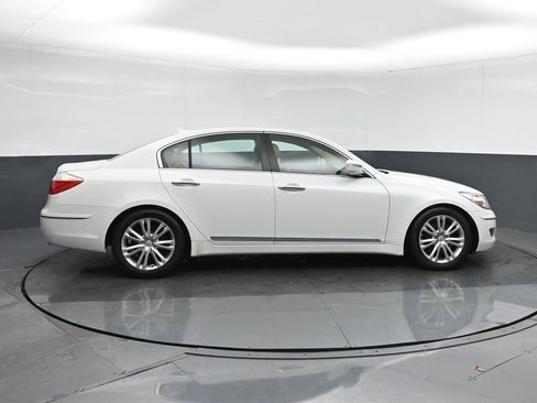 Used 2011 Hyundai Genesis 4.6 image 8