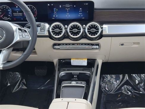 Certified 2025 Mercedes-Benz GLB 250 GLB 250 image 9