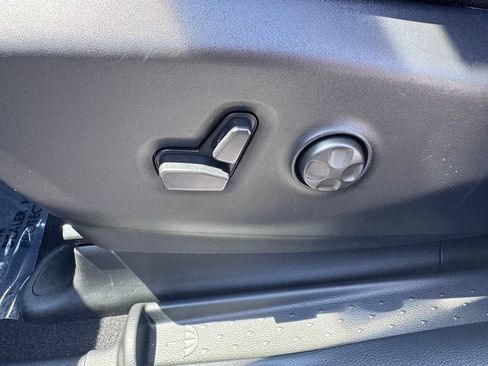 Used 2025 Chrysler Pacifica Select FWD image 21