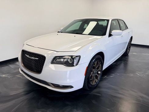 Used 2018 Chrysler 300 S w/ 300S Alloy Package AWD/4WD image 4