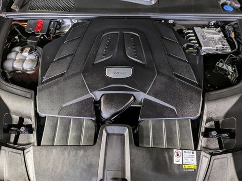 Used 2023 Porsche Cayenne Platinum Edition image 25