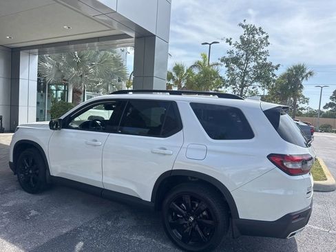 Used 2025 Honda Pilot Black Edition image 4