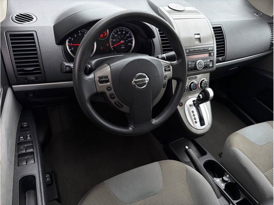 Used 2011 Nissan Sentra 2.0 SR w/ Moonroof Pkg FWD image 2