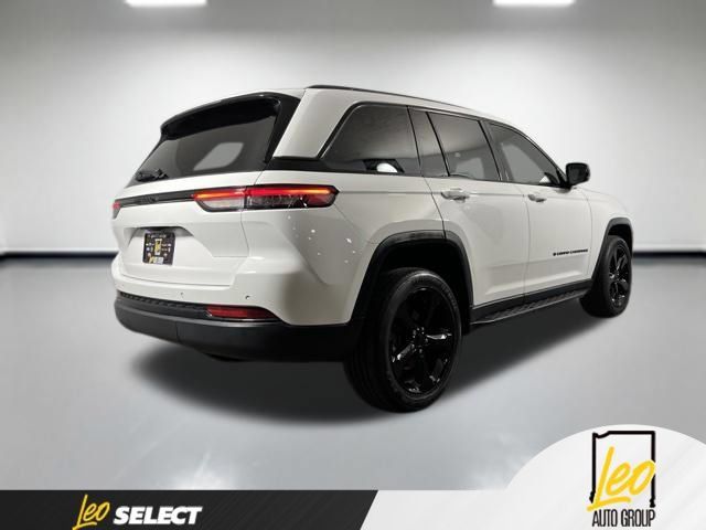 Used 2023 Jeep Grand Cherokee Altitude RWD image 7