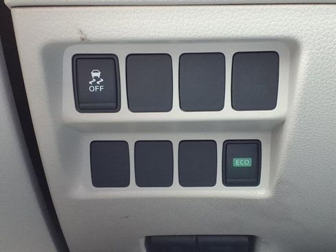 Used 2018 Nissan Rogue Sport SV image 25