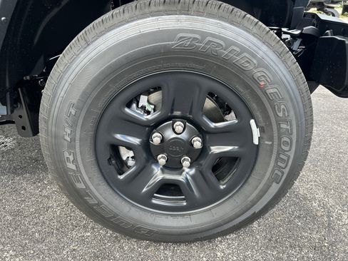 New 2025 Jeep Gladiator Sport image 10