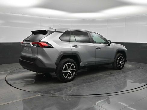 Used 2022 Toyota RAV4 LE FWD image 7