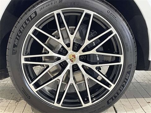 New 2026 Porsche Macan image 13