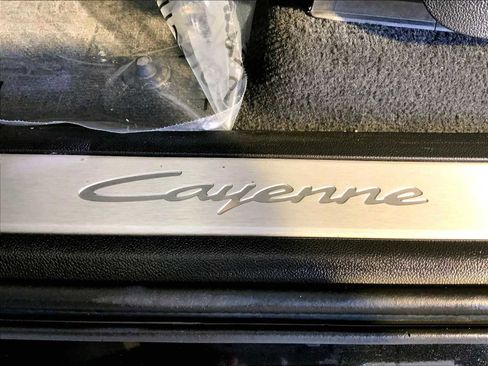 Certified 2024 Porsche Cayenne AWD/4WD image 19